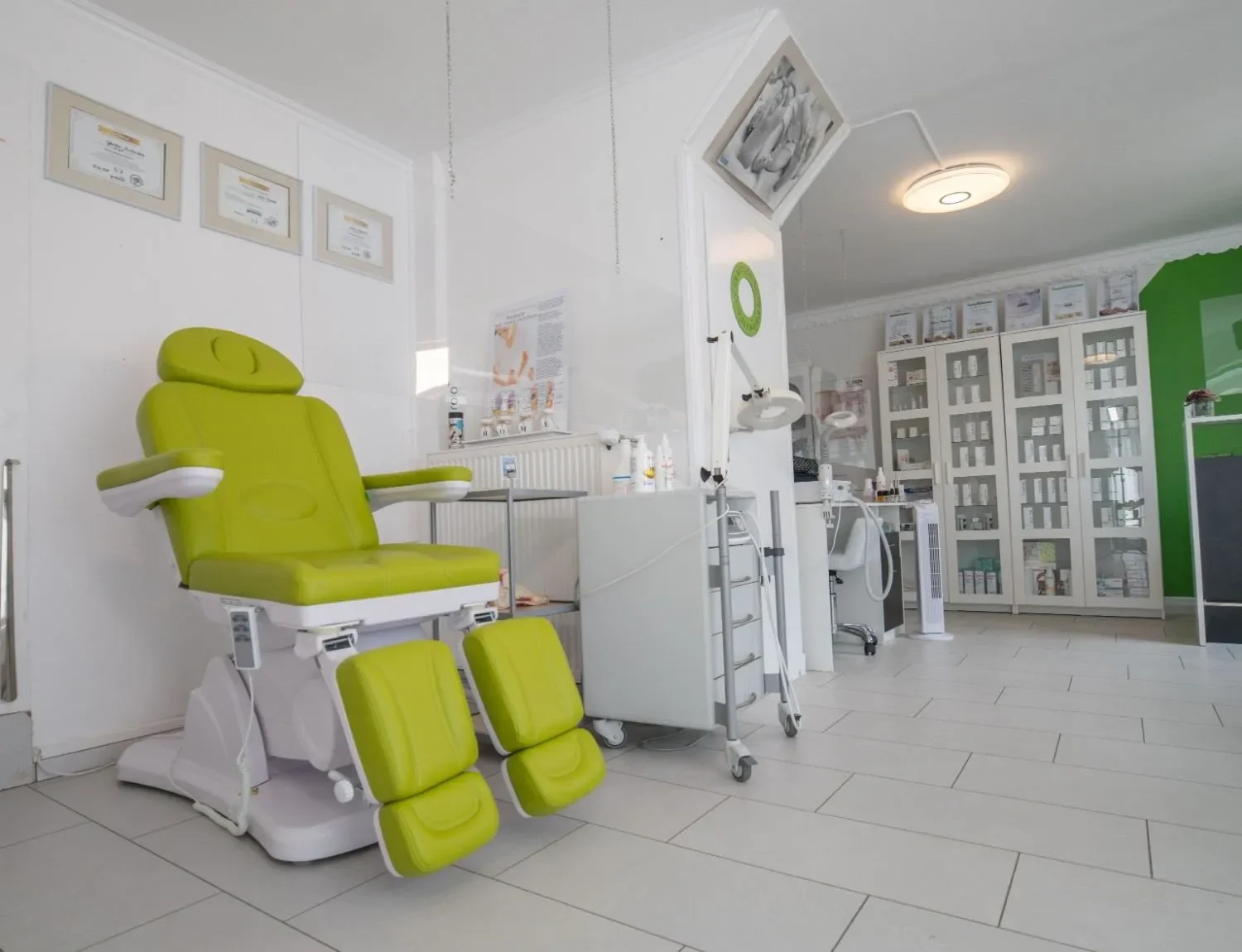 Illustrative clinic interior accompanying the Medical Aesthetics specialization